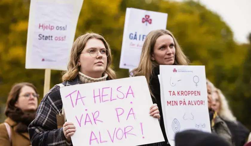 Sanitetskvinnene demonstrerer for kvinnehelse