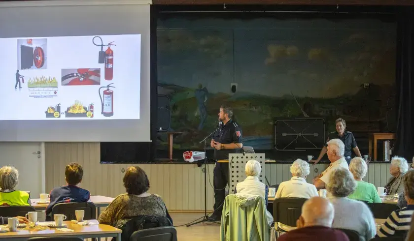 Lokalt brannvesen på trygghetstreff i Lier