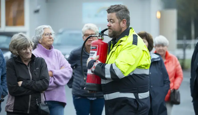 Trygghetstreff brannsikkerhet Lier med Sanitetskvinnene og lokalt brannvesen