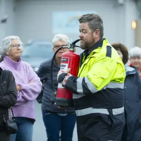 Trygghetstreff brannsikkerhet Lier med Sanitetskvinnene og lokalt brannvesen