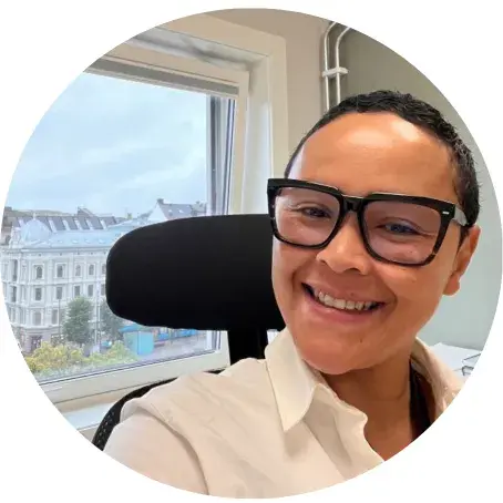 Niri Razafi Haddal veileder NKS Veiledningssenter